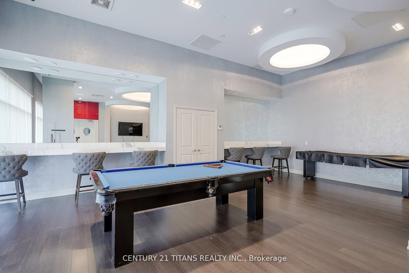 30 Meadowglen Place, Unit 203 thumbnail 21