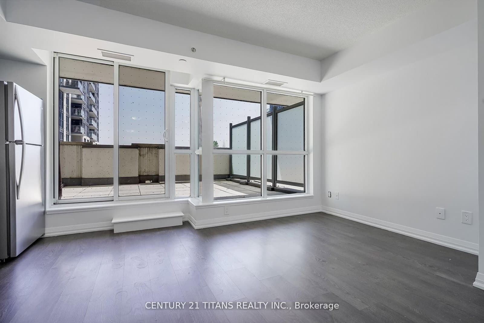 30 Meadowglen Place, Unit 203 thumbnail 9