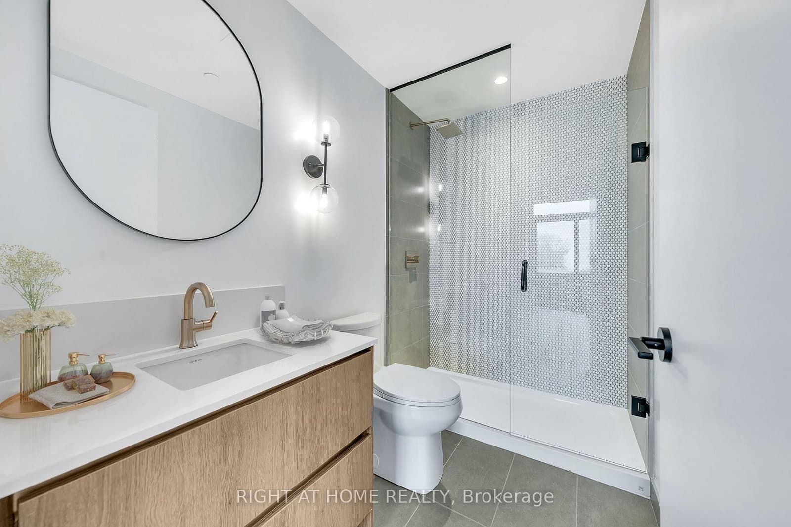 1285 E Queen Street E, Unit 403 thumbnail 10