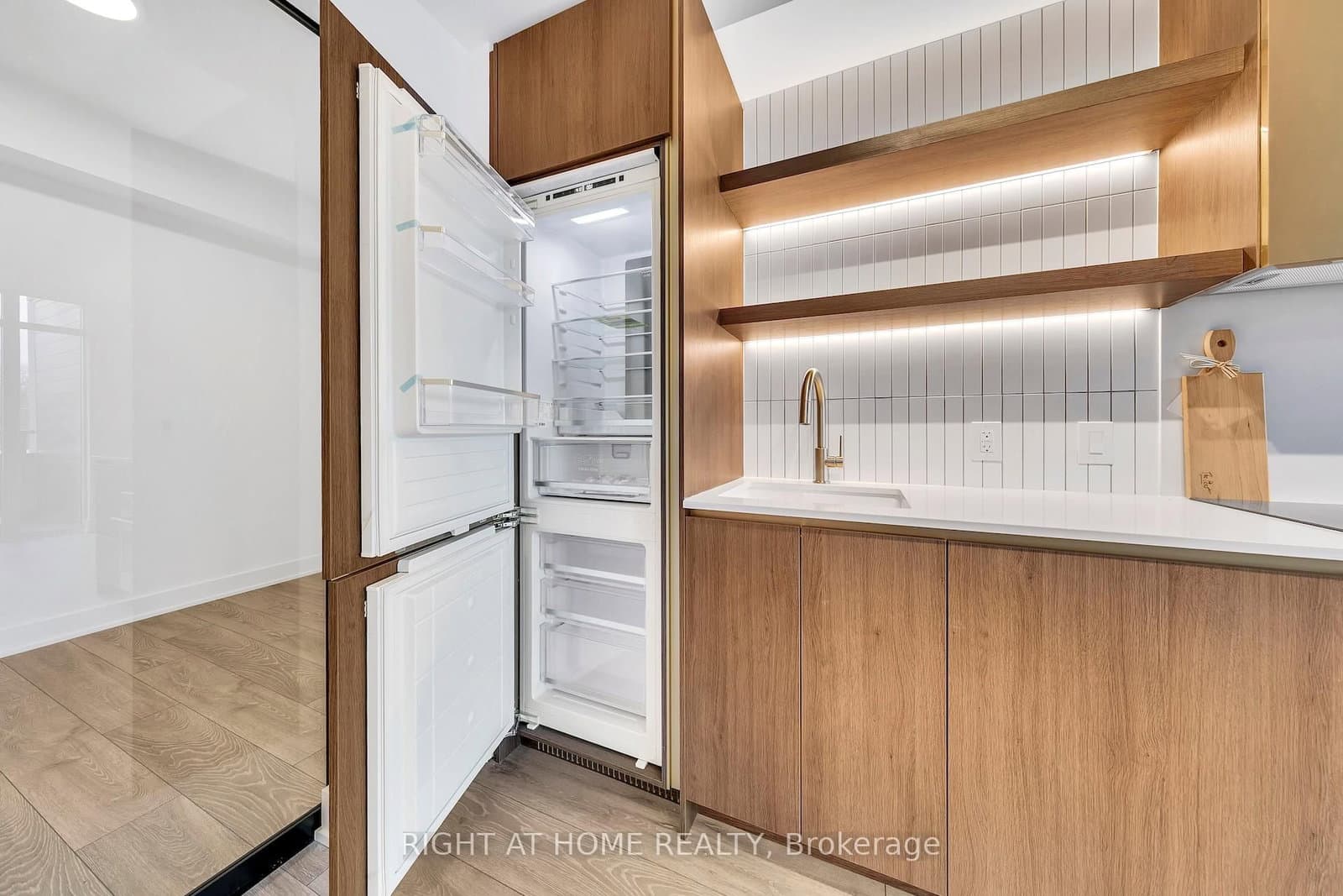 1285 E Queen Street E, Unit 403 thumbnail 13