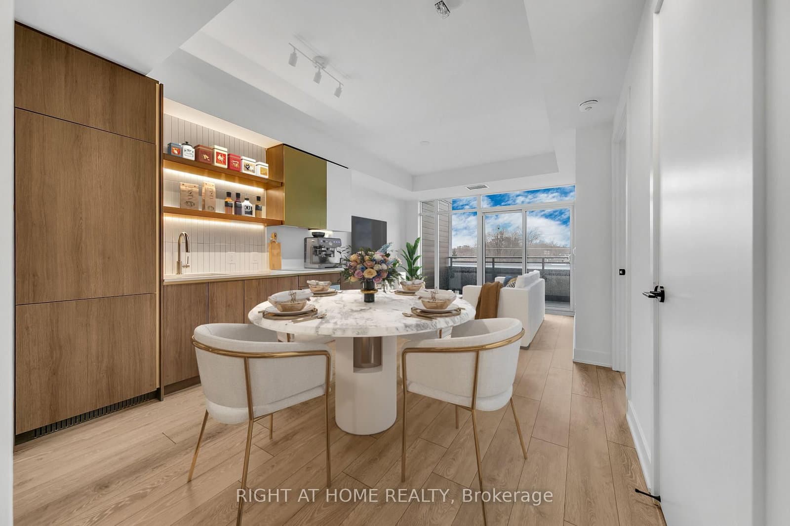 1285 E Queen Street E, Unit 403 thumbnail 2