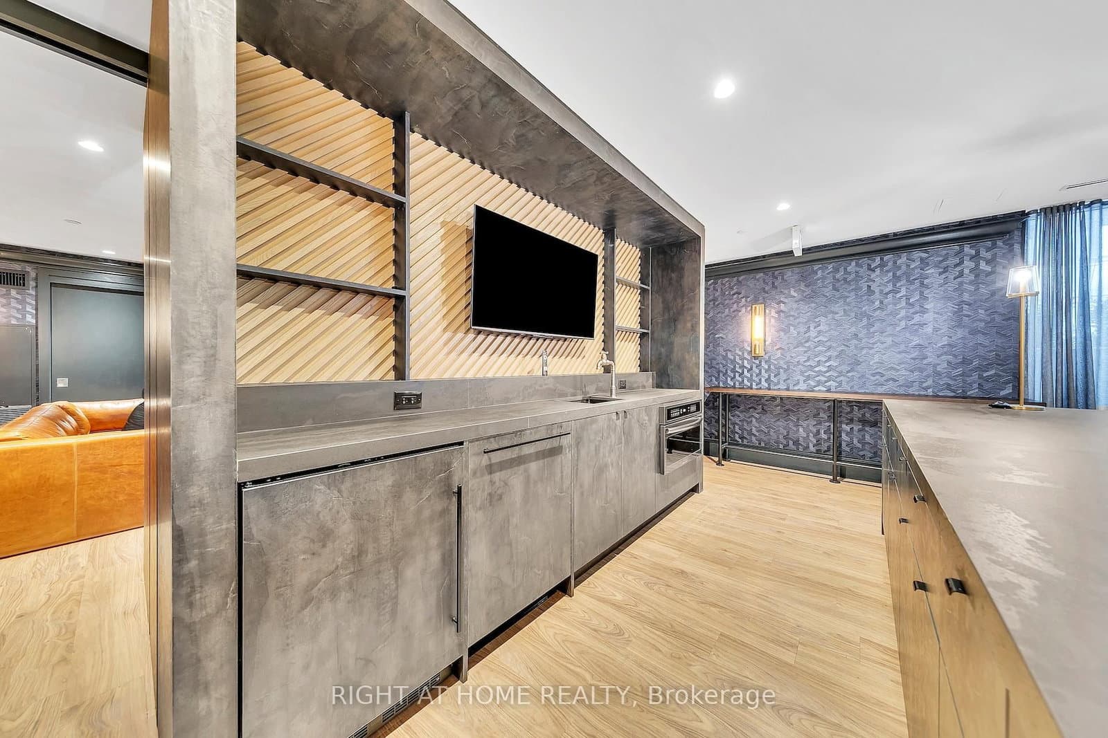 1285 E Queen Street E, Unit 403 thumbnail 21