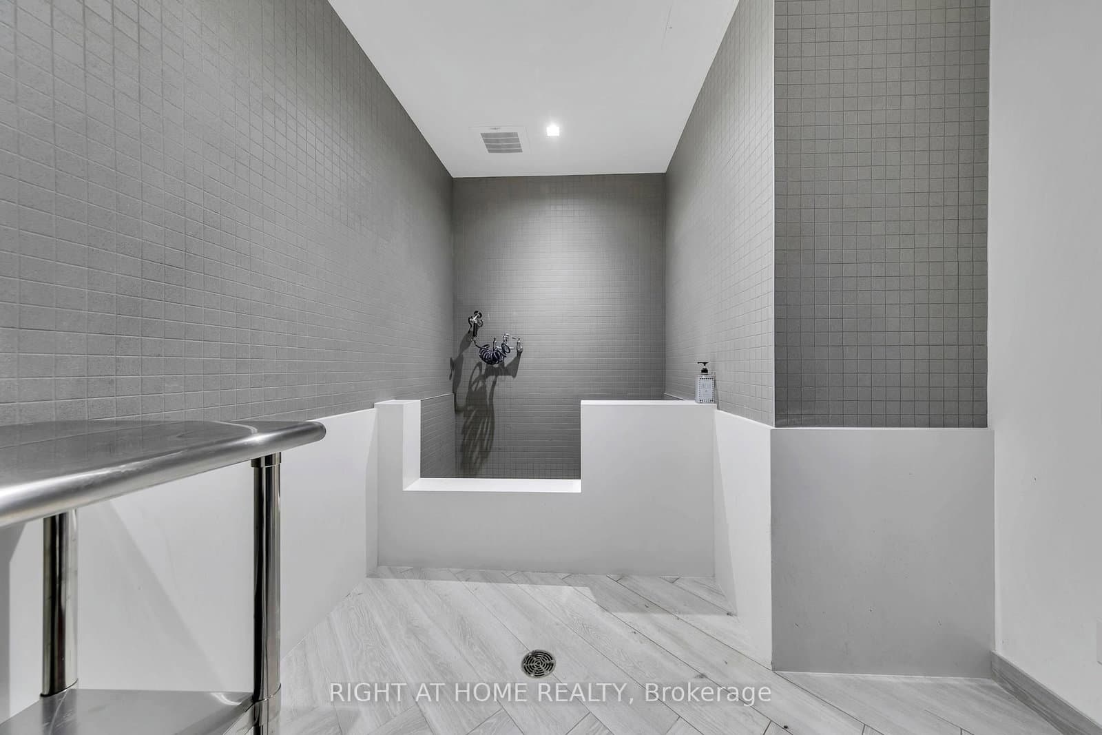 1285 E Queen Street E, Unit 403 thumbnail 22