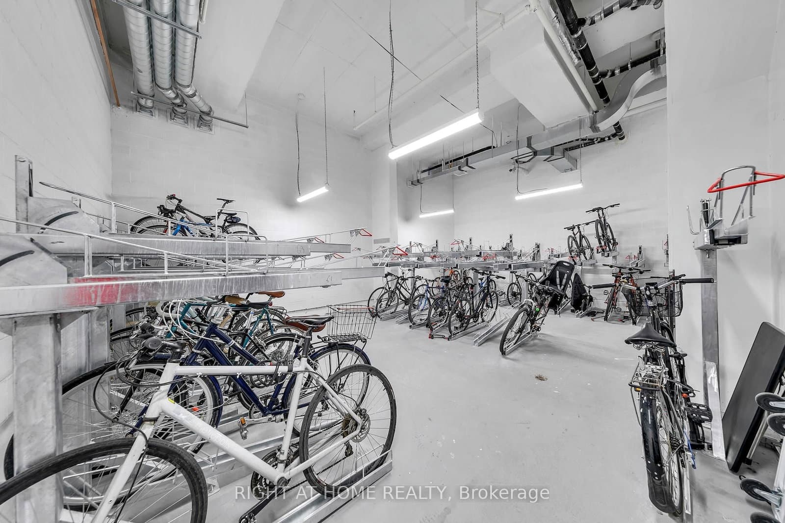 1285 E Queen Street E, Unit 403 thumbnail 23