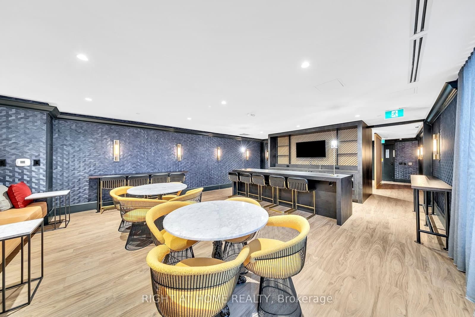 1285 E Queen Street E, Unit 403 thumbnail 25