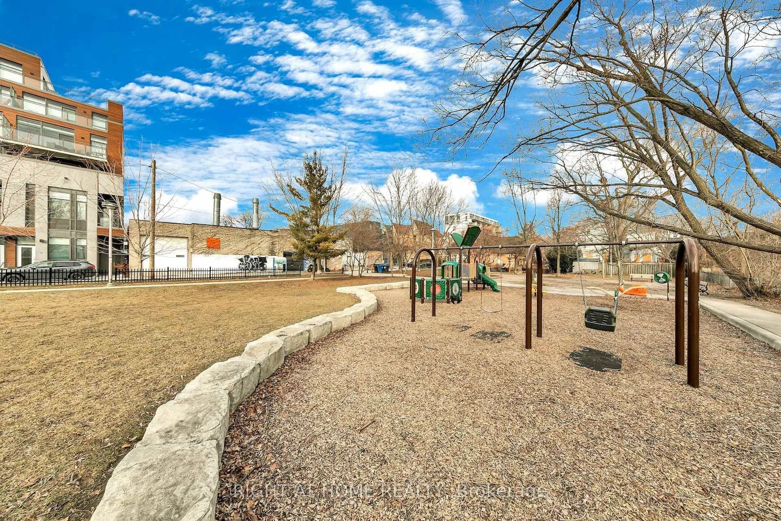 1285 E Queen Street E, Unit 403 thumbnail 31