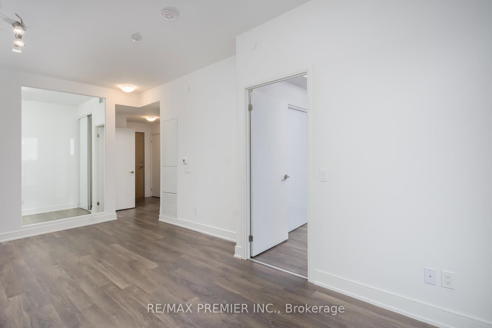1350 Ellesmere Road, Unit 320 thumbnail 17