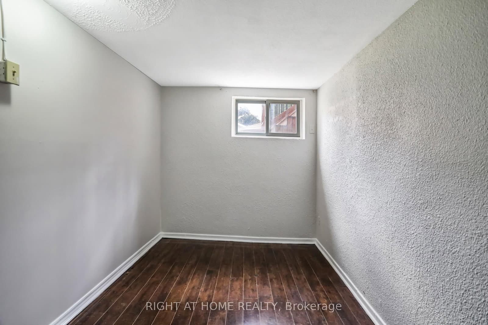 16 Kingsdown Drive, Unit Lower thumbnail 5