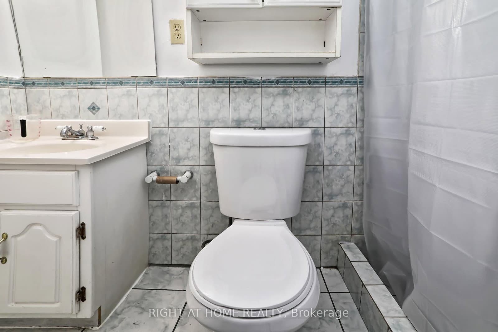 16 Kingsdown Drive, Unit Lower thumbnail 7