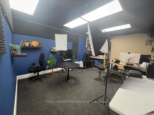 701 Rossland Road E, Unit 201 thumbnail 11