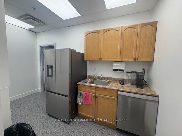 701 Rossland Road E, Unit 201 thumbnail 13