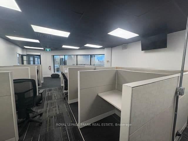 701 Rossland Road E, Unit 201 thumbnail 14