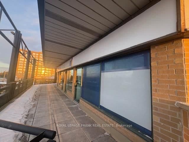 701 Rossland Road E, Unit 201 thumbnail 2