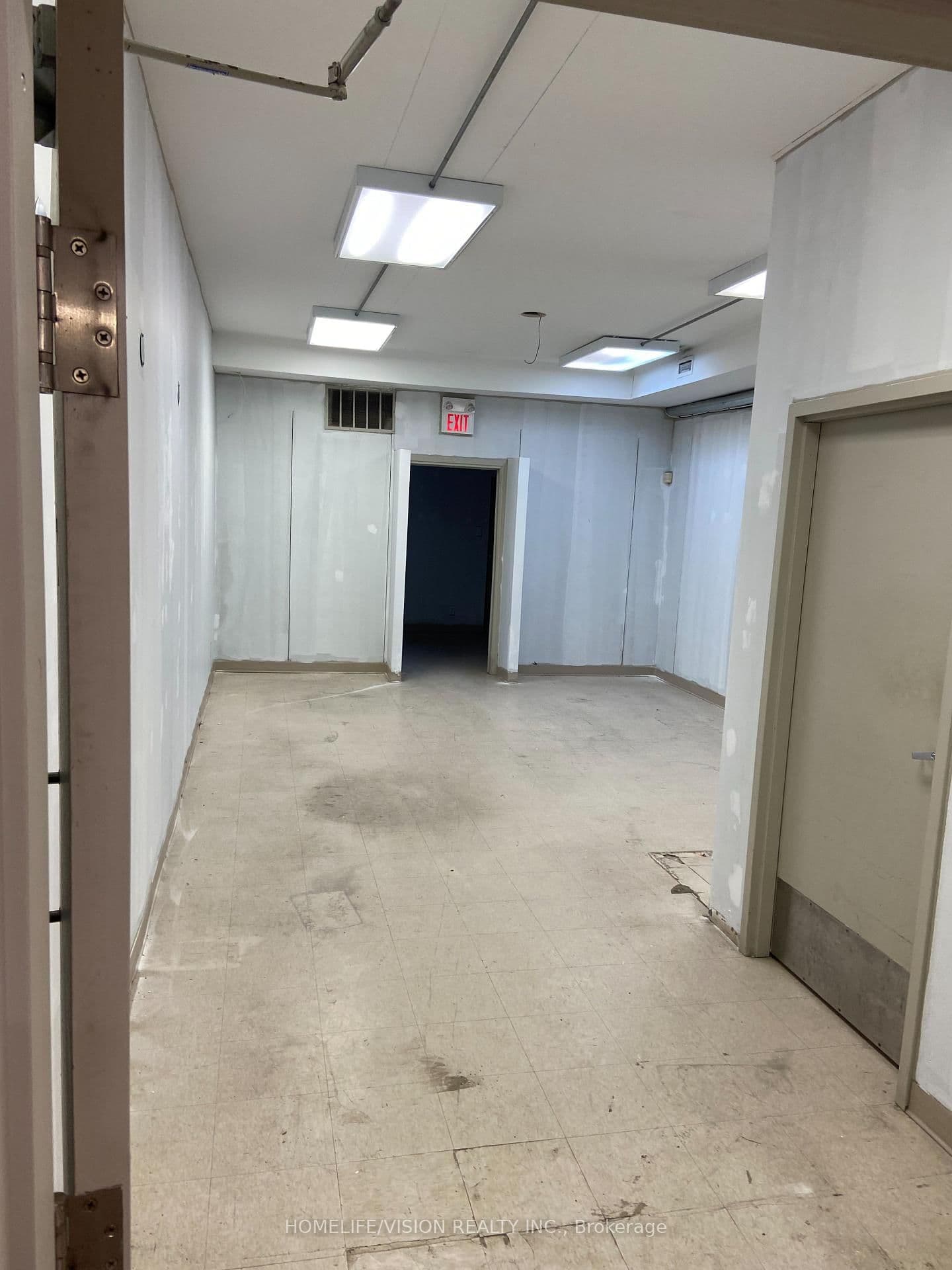 899 Pape Avenue thumbnail 3
