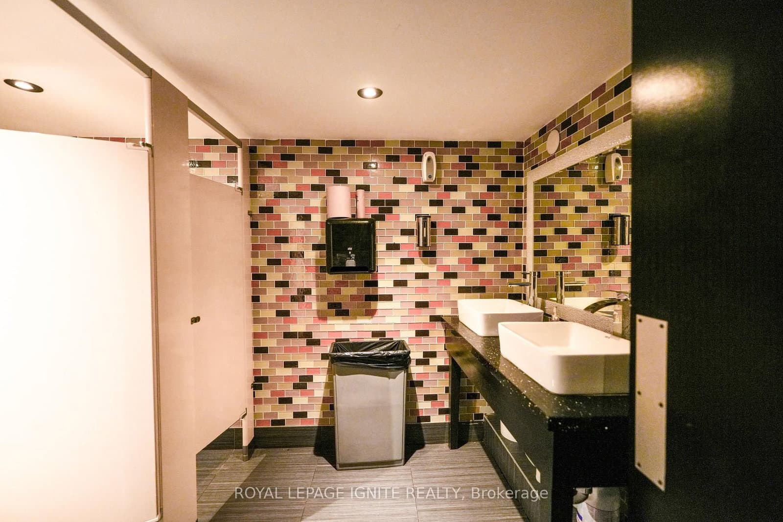 2024 Queen Street E, Unit 2022 thumbnail 32