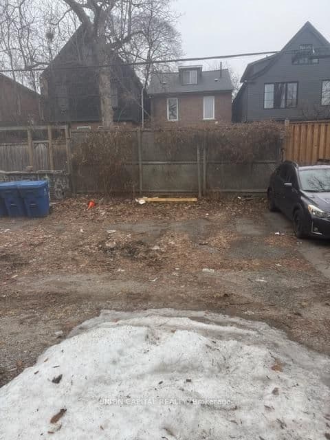 612 Gerrard Street E thumbnail 11
