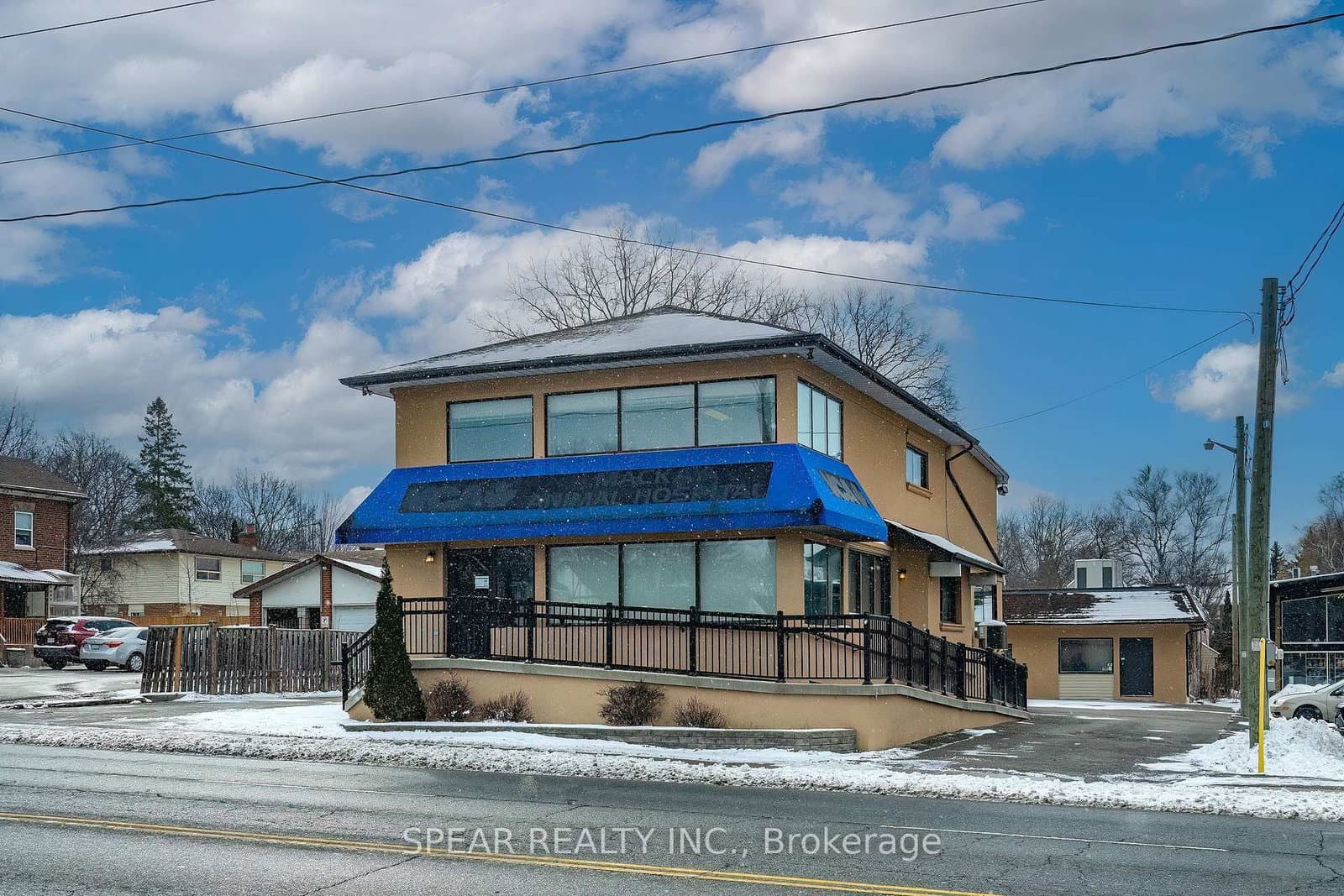 421 Dundas Street E thumbnail 2