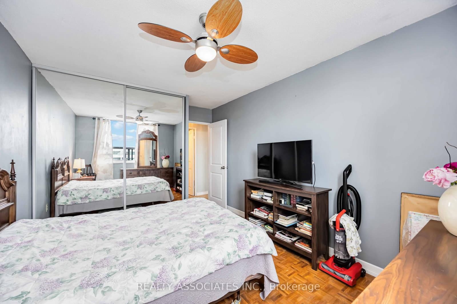 180 Markham Road, Unit 811 thumbnail 10