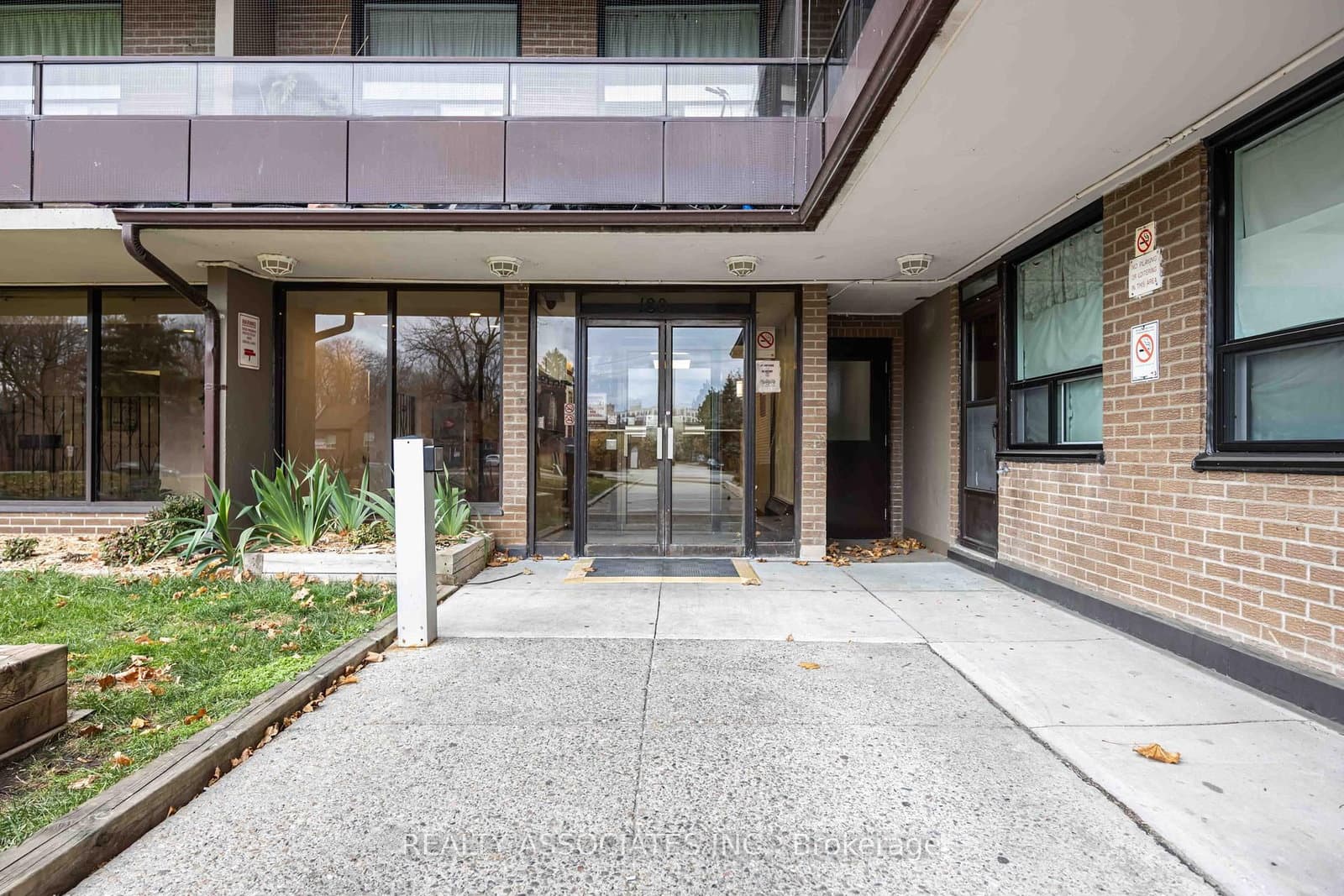180 Markham Road, Unit 811 thumbnail 2
