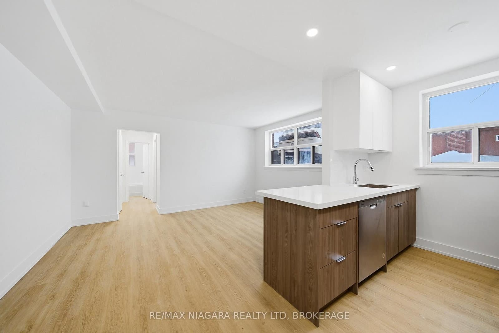993 O'connor Drive, Unit Unit B thumbnail 2