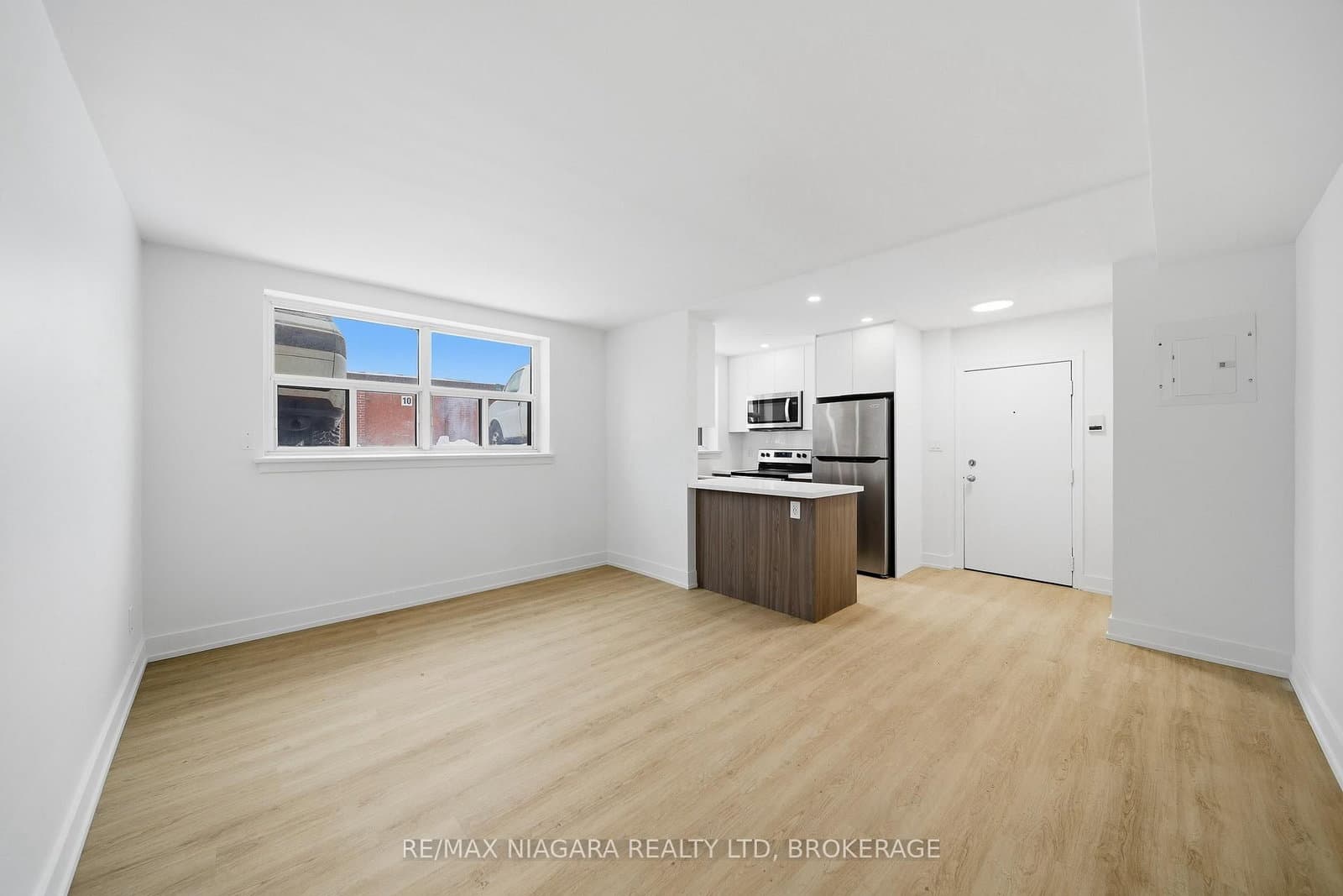 993 O'connor Drive, Unit Unit B thumbnail 3