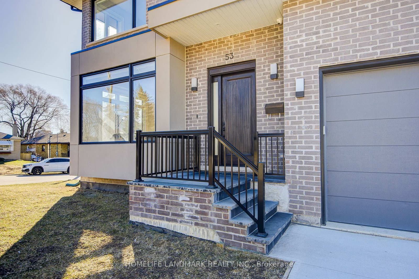 53 Saugeen Crescent thumbnail 2