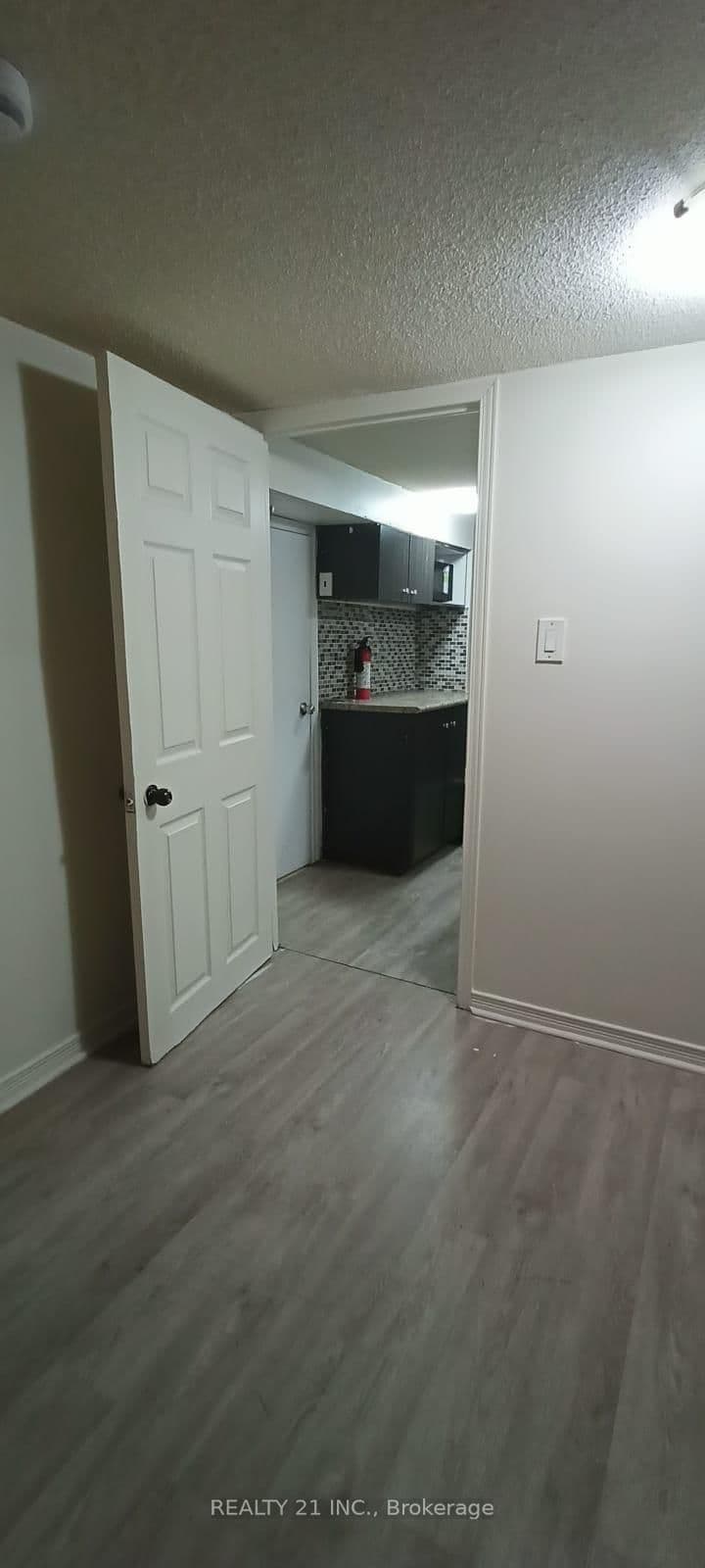 571 Danforth Road, Unit Basement thumbnail 9