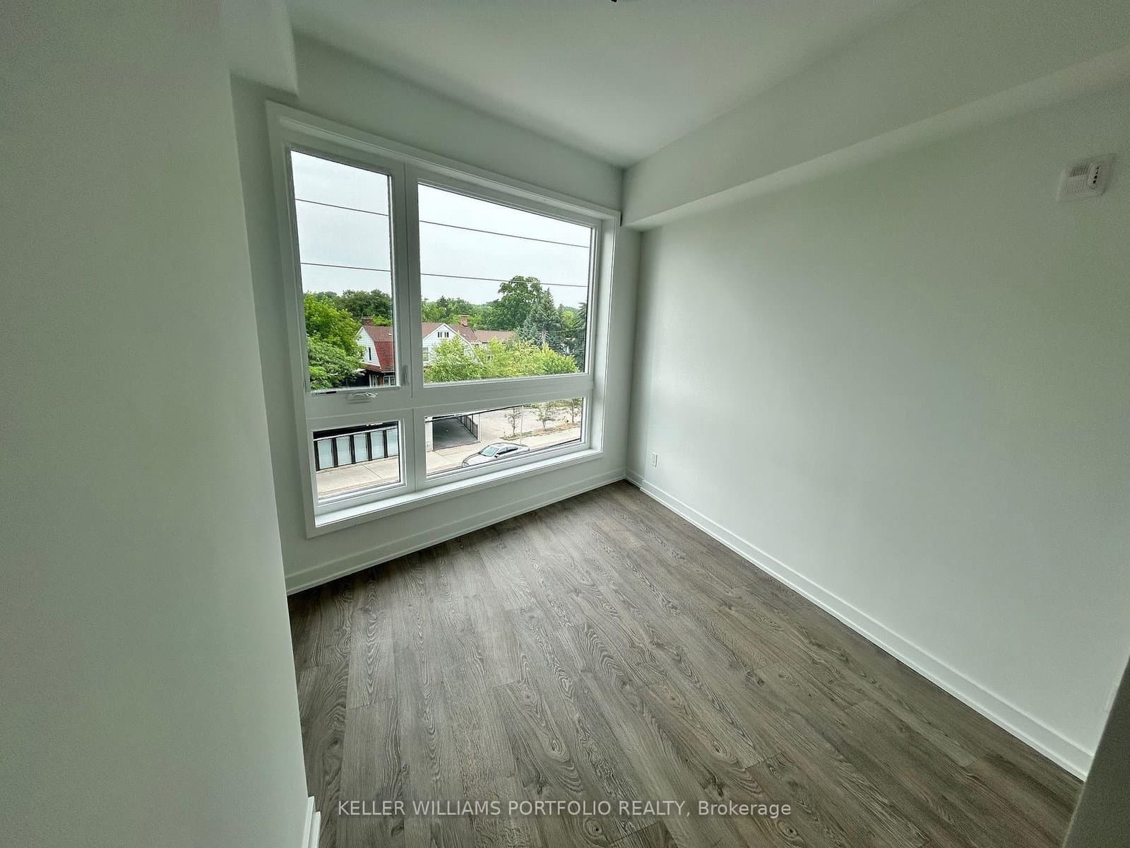 35 Birchcliff Avenue, Unit 9 thumbnail 23