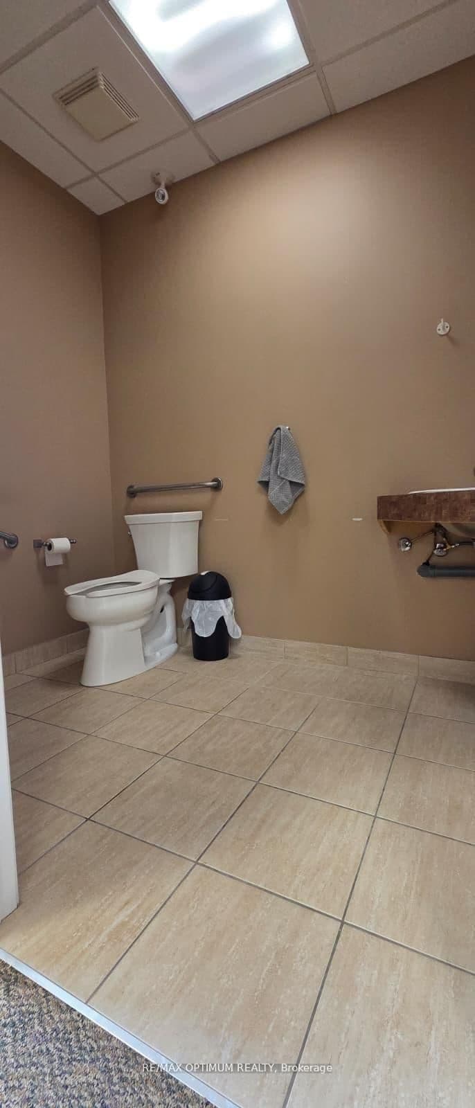 400 Dundas Street, Unit G - T4 Room 1 thumbnail 15