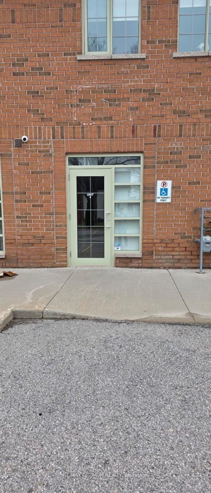 400 Dundas Street, Unit G - T4 Room 1 thumbnail 16