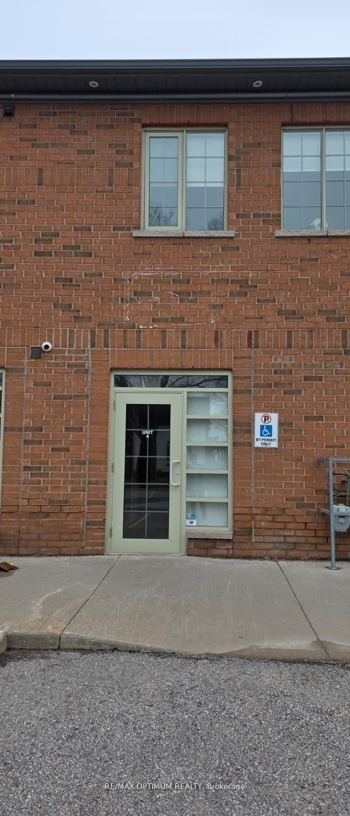400 Dundas Street, Unit G - T4 Room 1 thumbnail 17