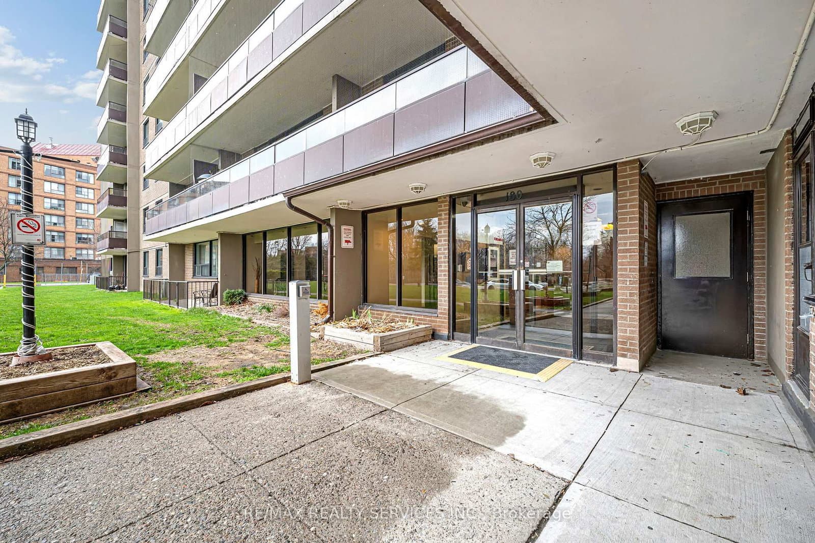 180 Markham Road, Unit 1701 thumbnail 4