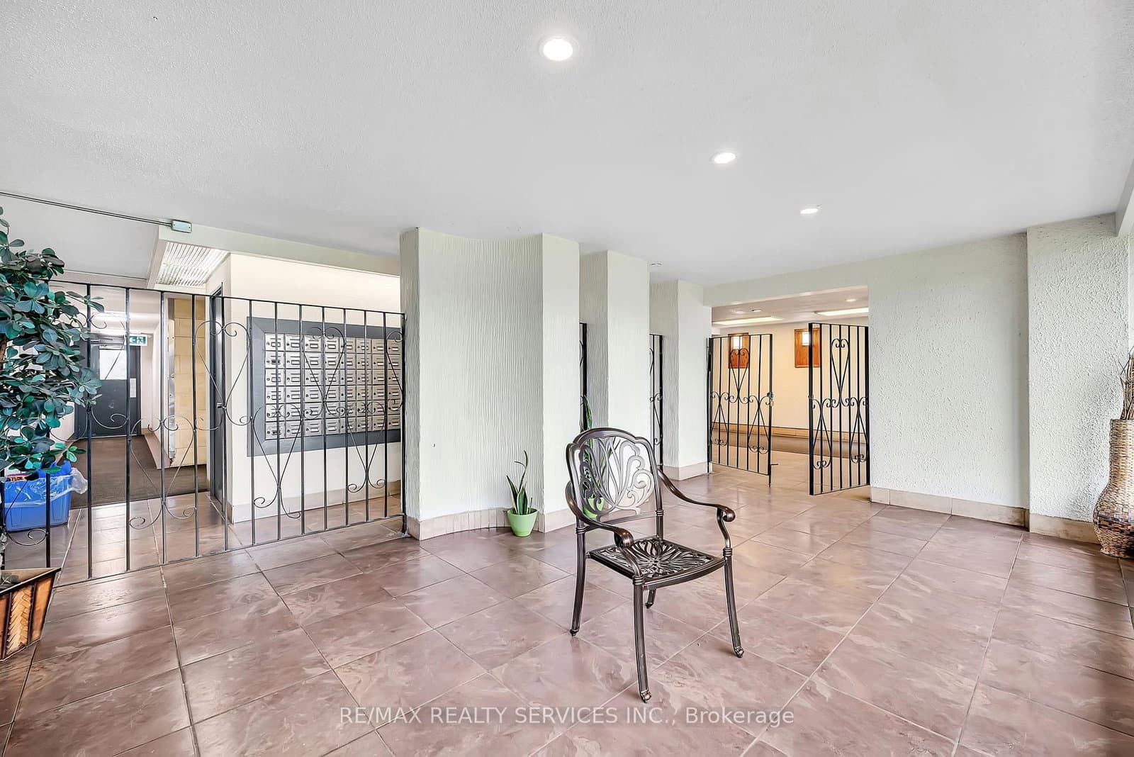 180 Markham Road, Unit 1701 thumbnail 7