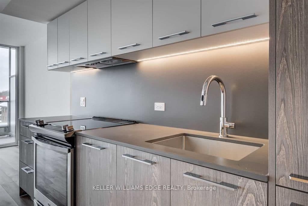 30 Baseball Place, Unit 422 thumbnail 4
