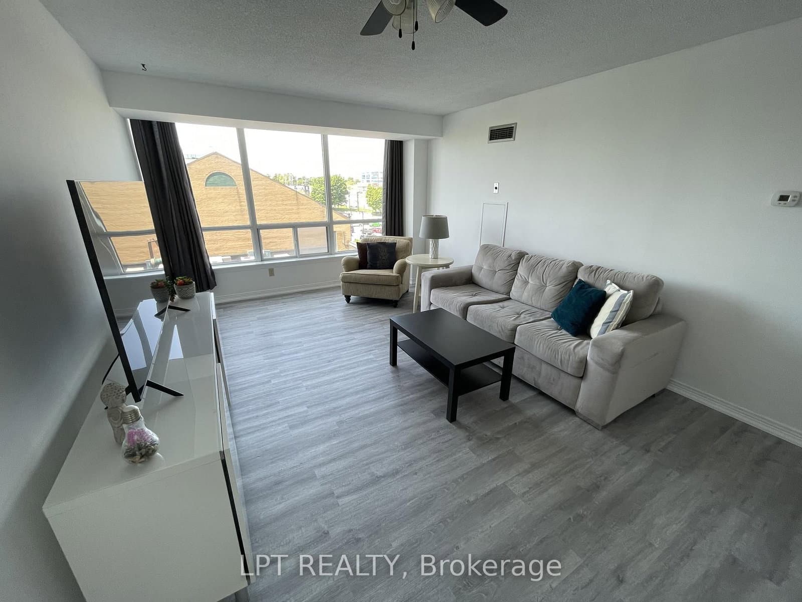 711 Rossland Road E, Unit 505 thumbnail 10