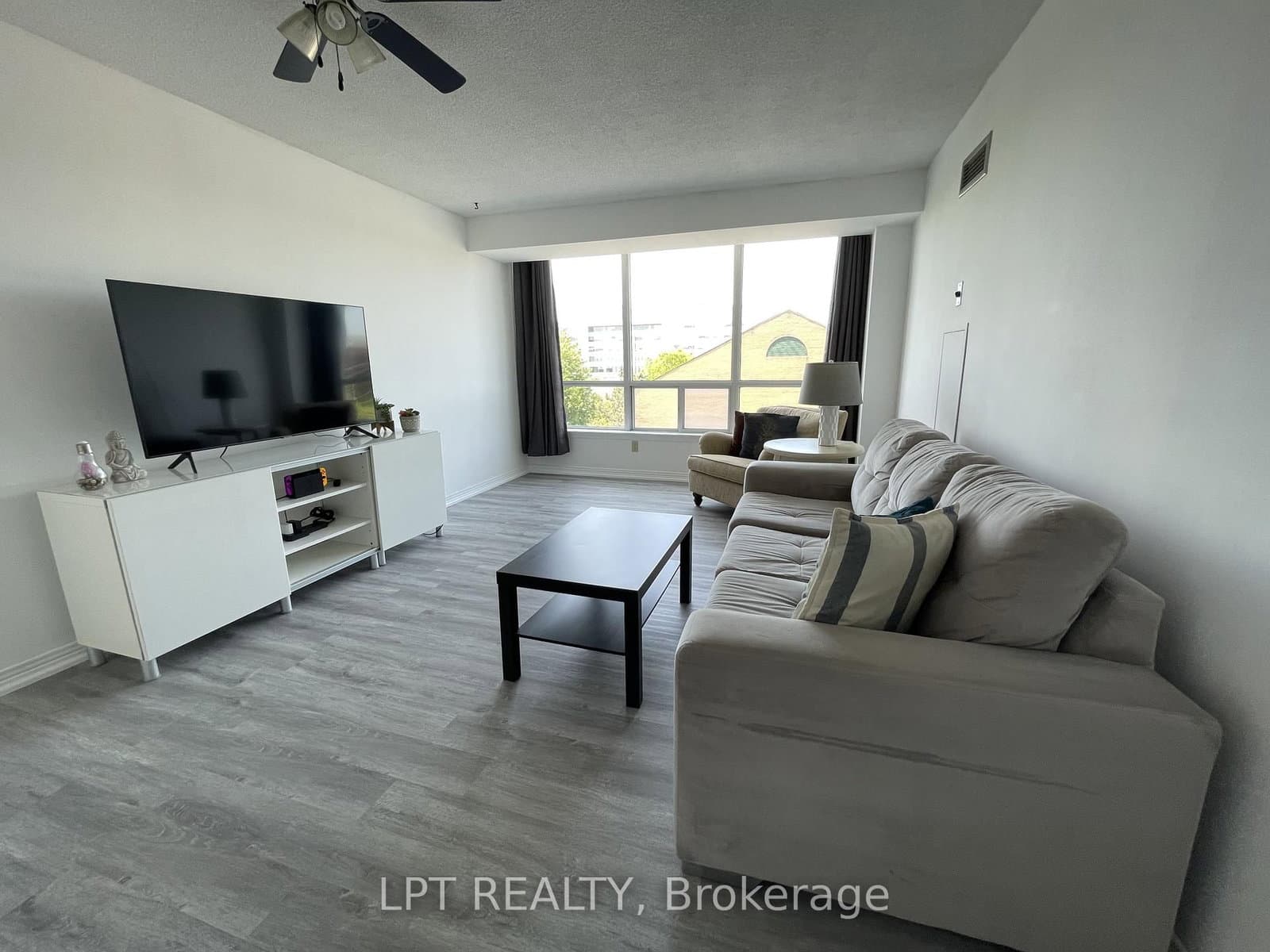 711 Rossland Road E, Unit 505 thumbnail 11