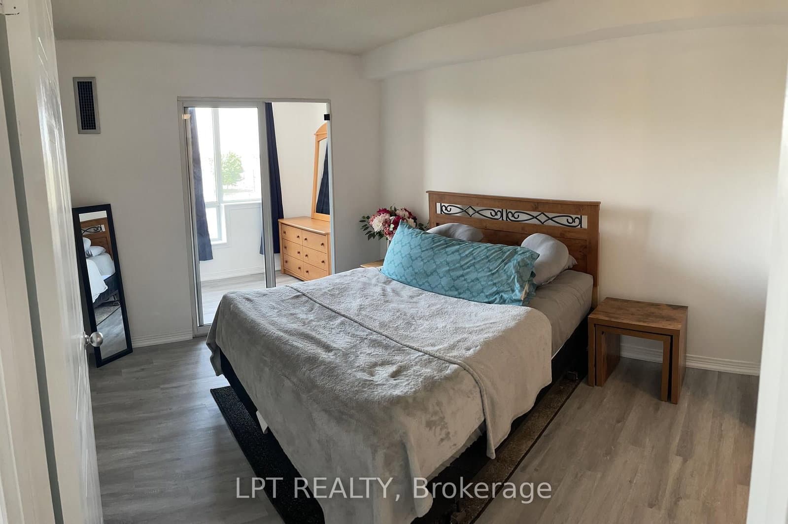 711 Rossland Road E, Unit 505 thumbnail 13