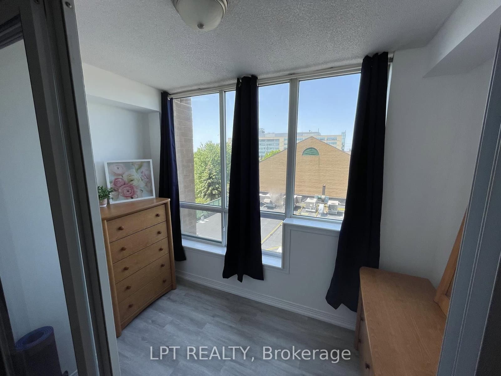 711 Rossland Road E, Unit 505 thumbnail 15