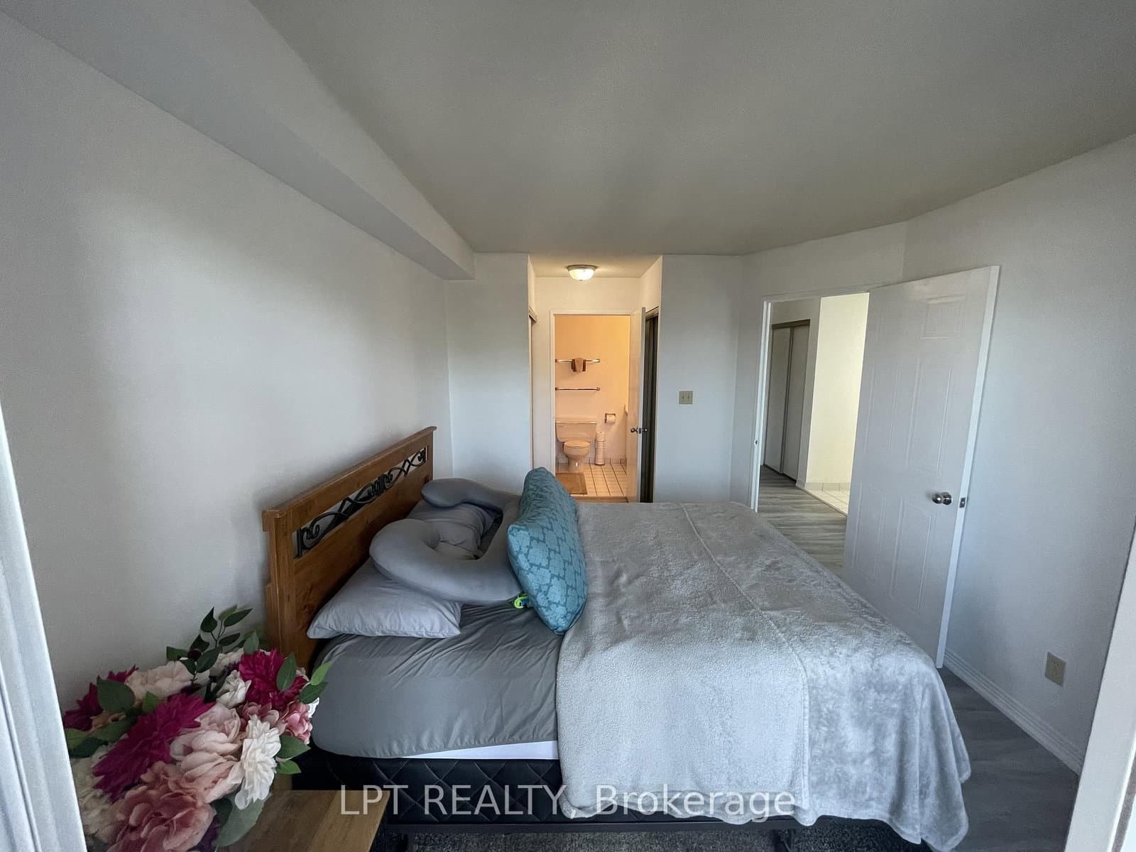 711 Rossland Road E, Unit 505 thumbnail 16