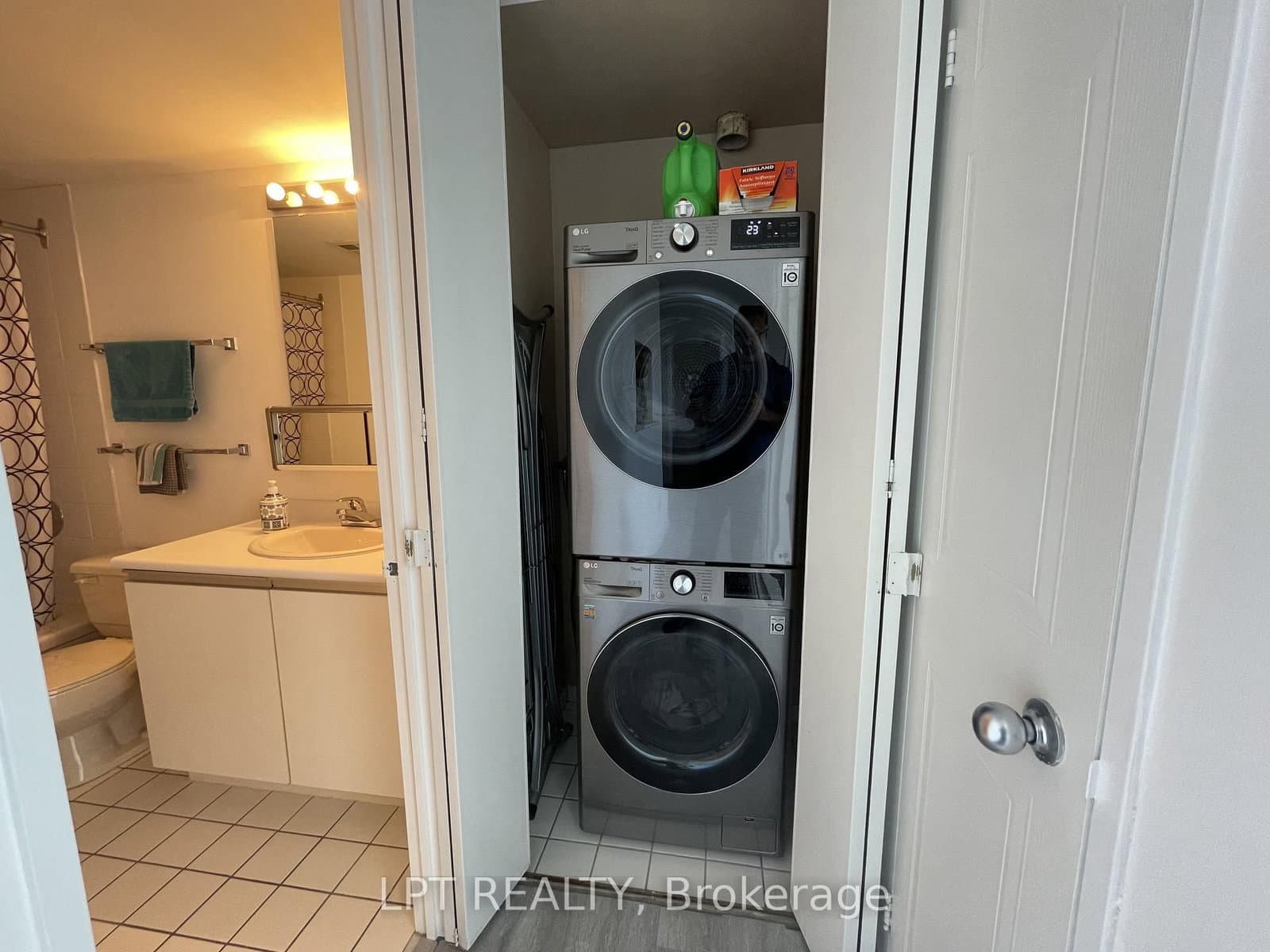 711 Rossland Road E, Unit 505 thumbnail 22