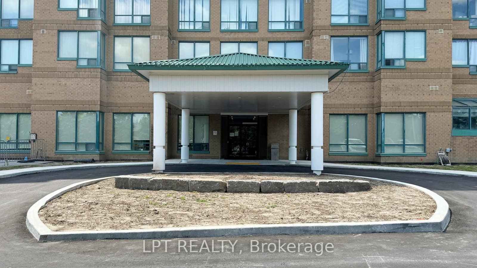 711 Rossland Road E, Unit 505 thumbnail 5