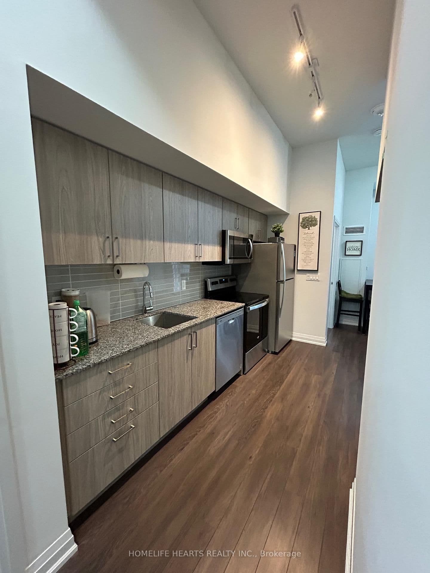 20 Meadowglen Place E, Unit 822 thumbnail 25