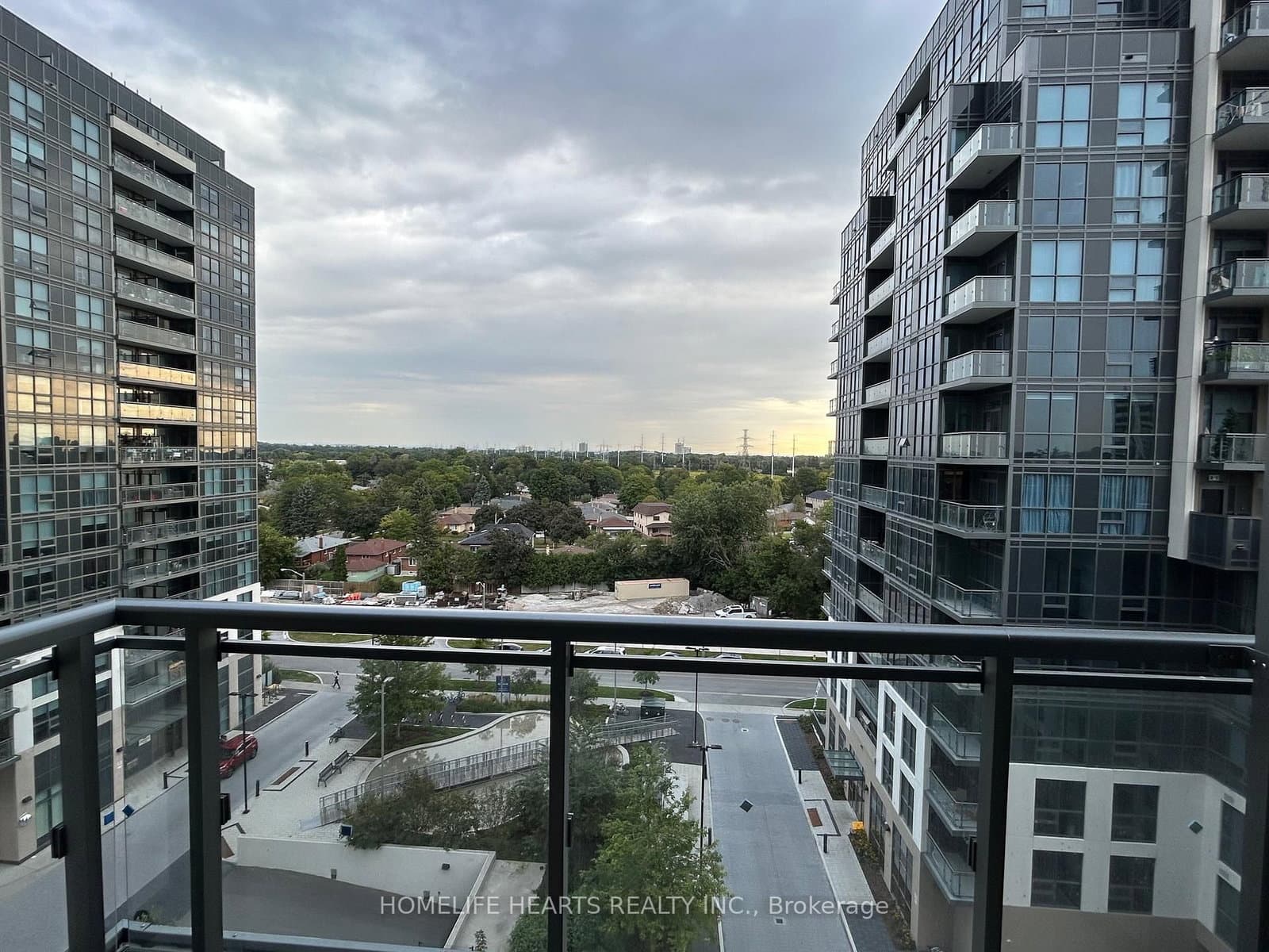 20 Meadowglen Place E, Unit 822 thumbnail 3