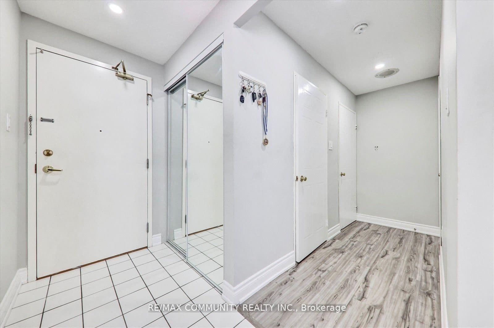 430 Mclevin Avenue, Unit Ph11 thumbnail 6