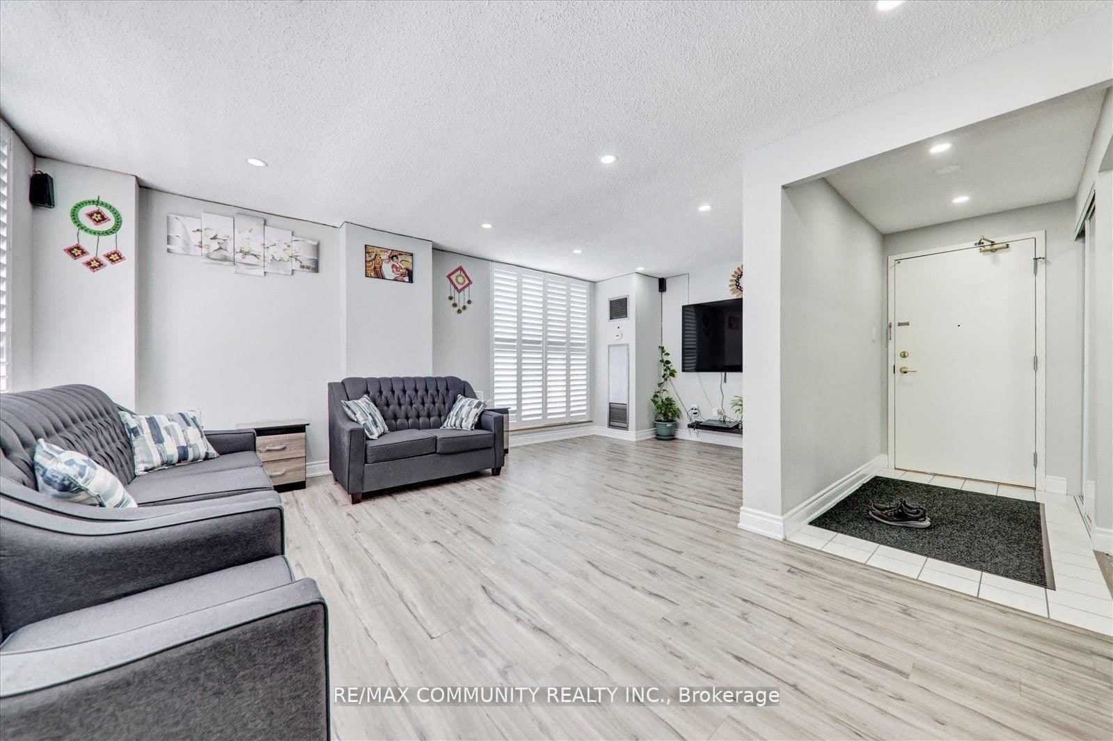 430 Mclevin Avenue, Unit Ph11 thumbnail 7
