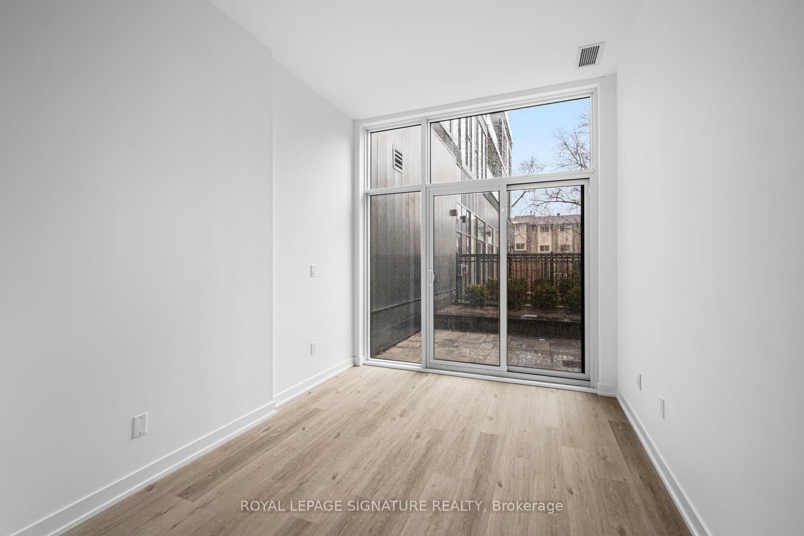 4569 Kingston Road, Unit 101 thumbnail 6