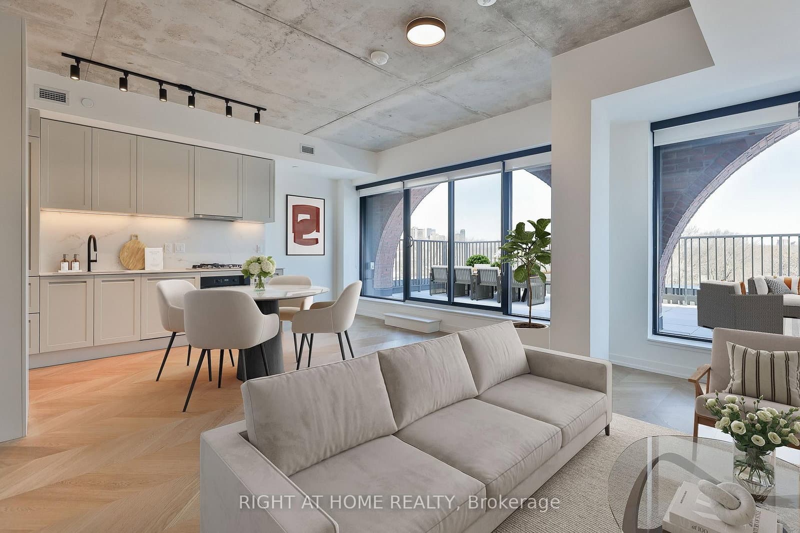 761 Queen Street E, Unit 602 thumbnail 2