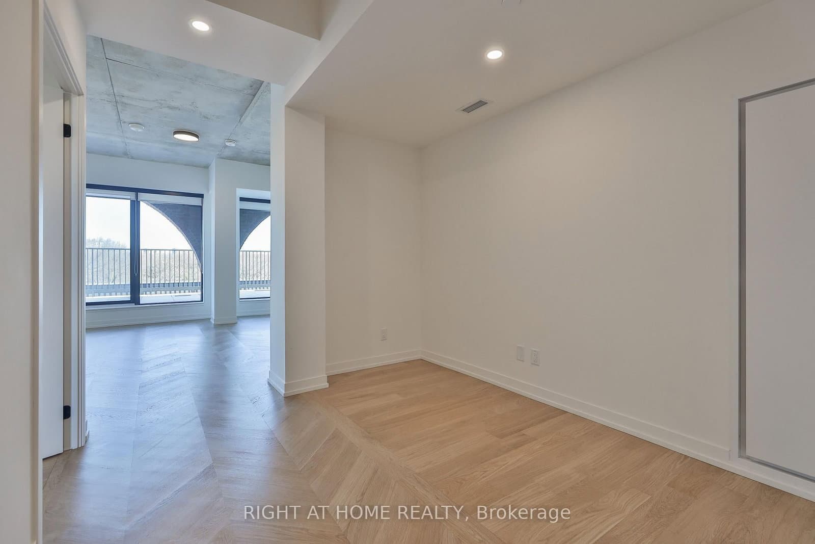 761 Queen Street E, Unit 602 thumbnail 6