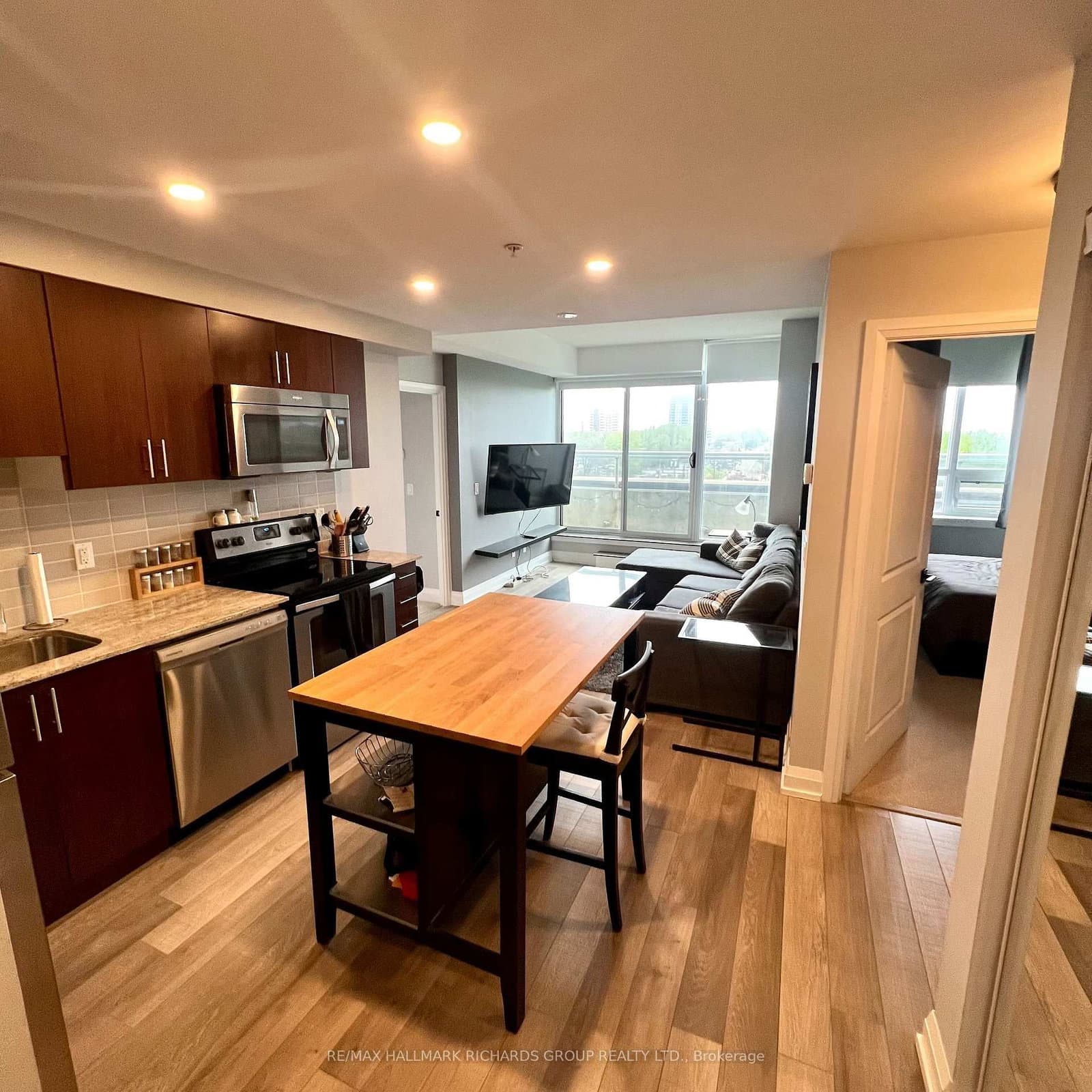 3520 Danforth Avenue, Unit PH8 thumbnail 2