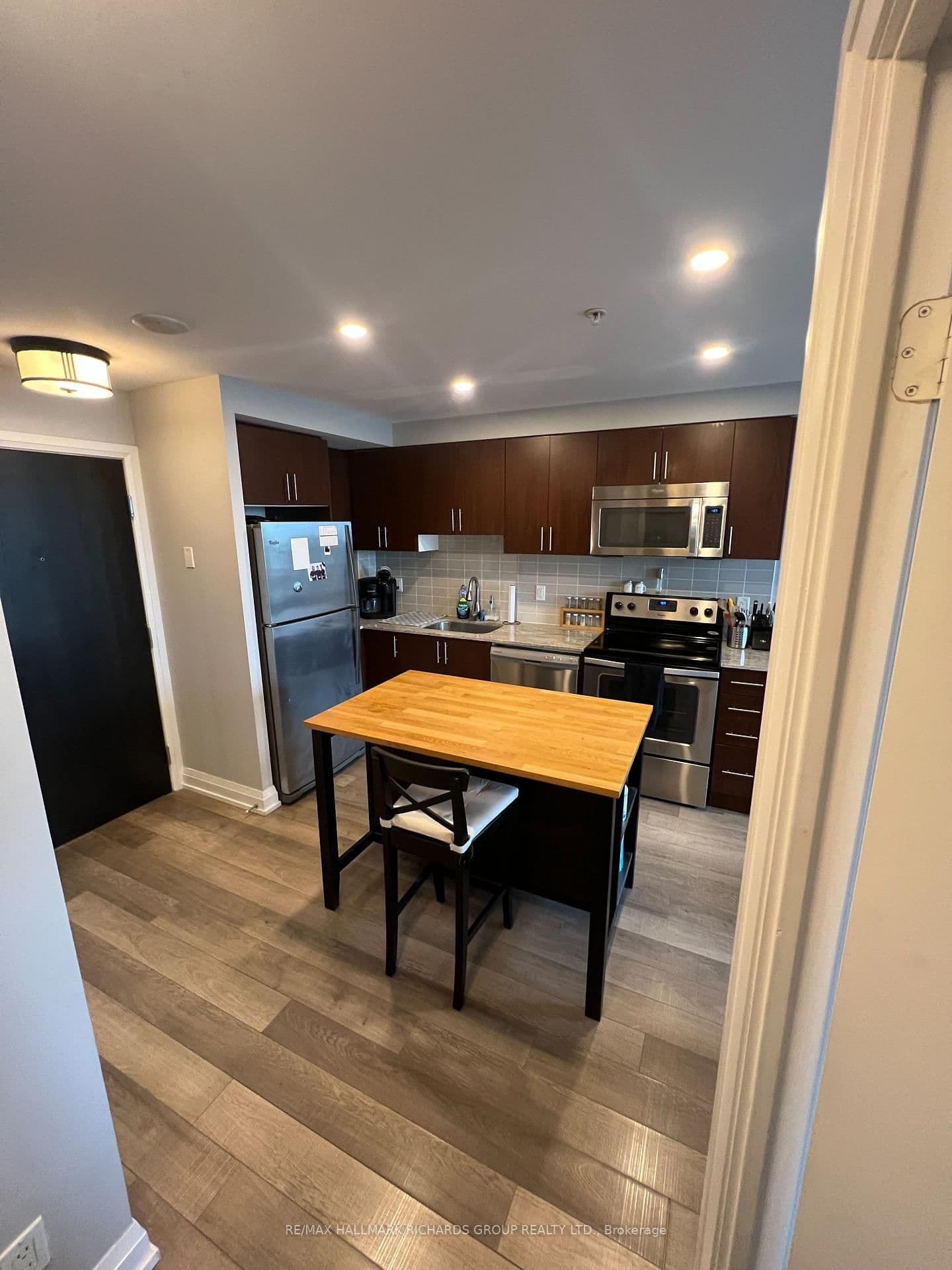 3520 Danforth Avenue, Unit PH8 thumbnail 3